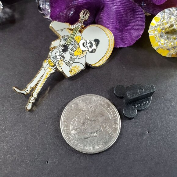 Disney Ernesto Cruz Trading Pin Pixar Coco Brooch Lapel Pin Badge Jewelry Gift - Picture 3 of 5